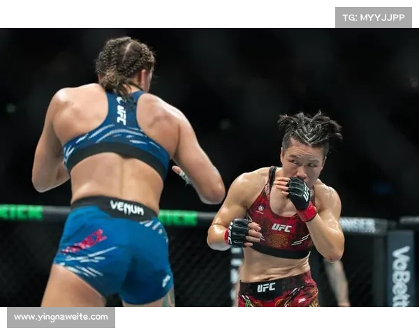 张伟丽UFC卫冕战对决巴西猛将 上演惊心动魄地面缠斗大战 张伟丽UFC卫冕战对决巴西猛将 上演惊心动魄地面缠斗大战